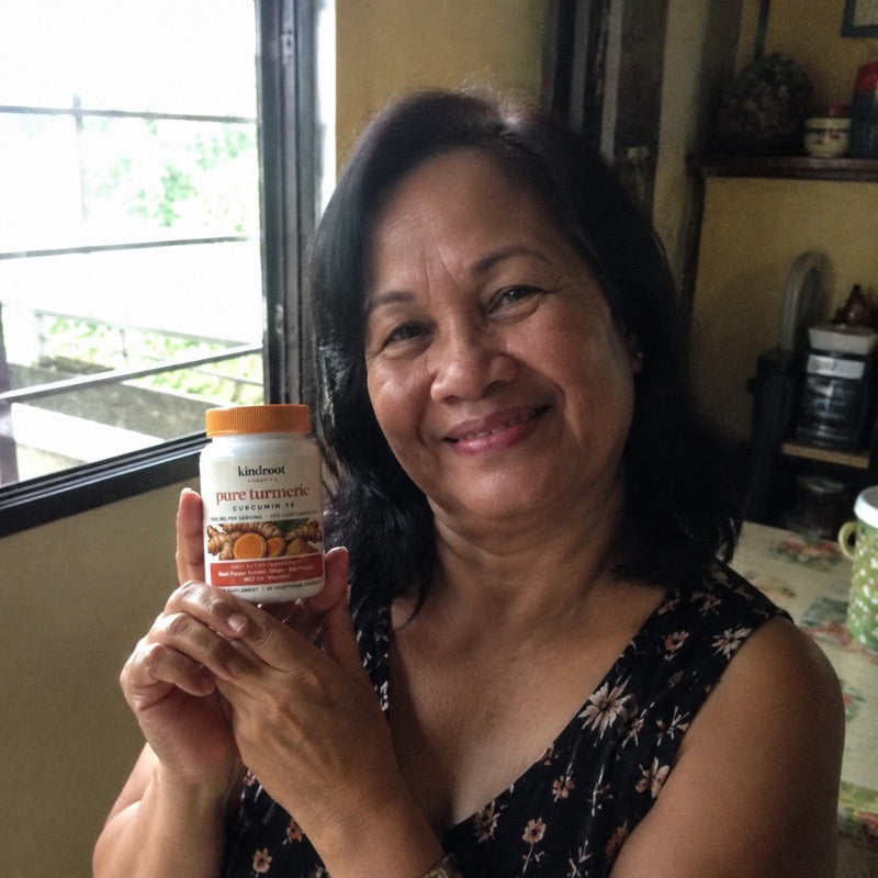 KindRoot customer holding Pure Turmeric Curcumin 95