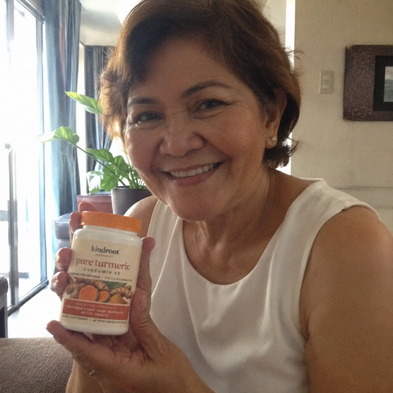 KindRoot customer holding Pure Turmeric Curcumin 95
