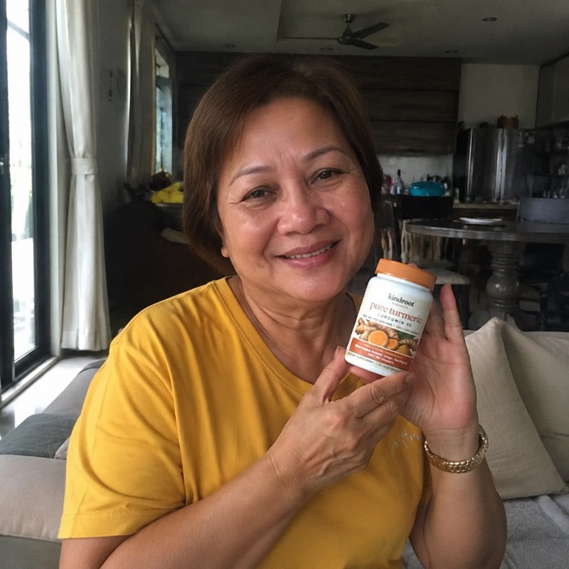 KindRoot customer holding Pure Turmeric Curcumin 95