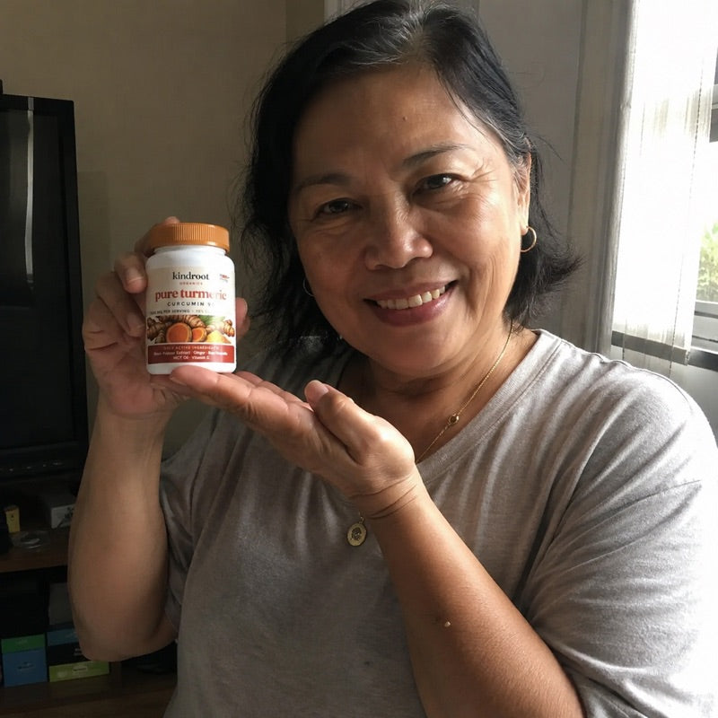 KindRoot customer holding Pure Turmeric Curcumin 95